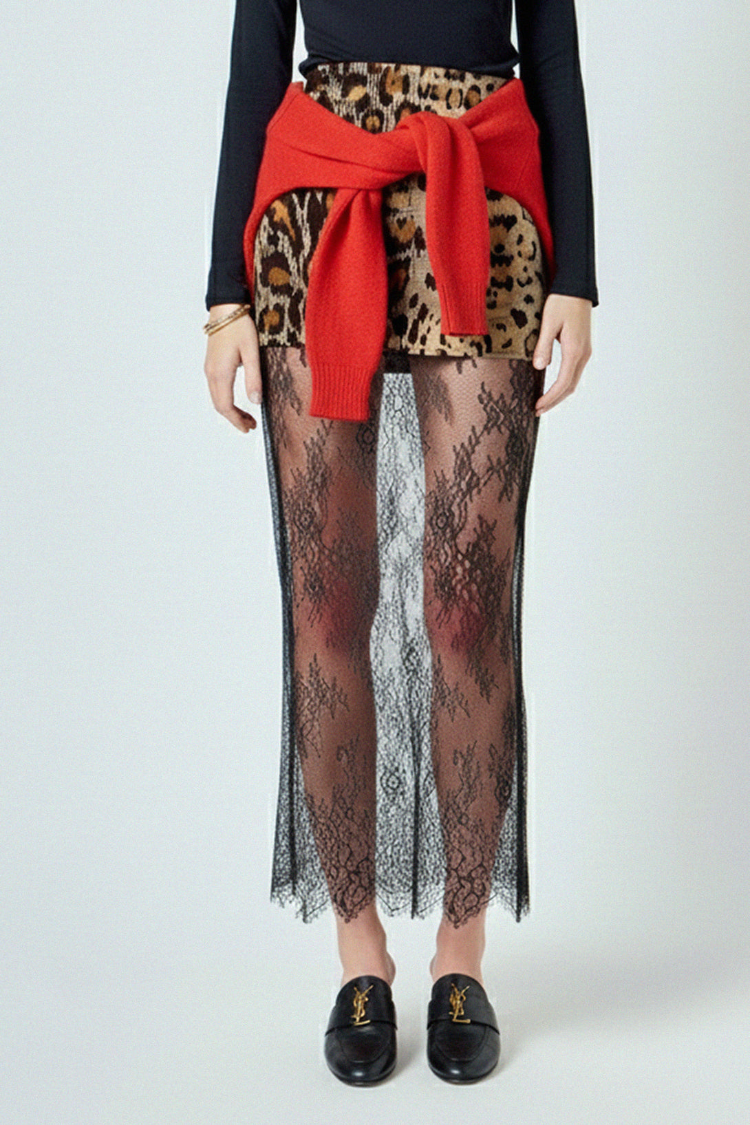 Shahida, Flowing maxi silhouette,
Feminine lace hem design,
Summer evening outfit,