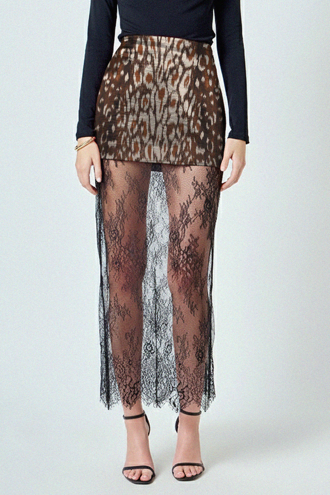 Shahida, how to style a lace trim skirt for summer, lace maxi skirt for weddings or parties,