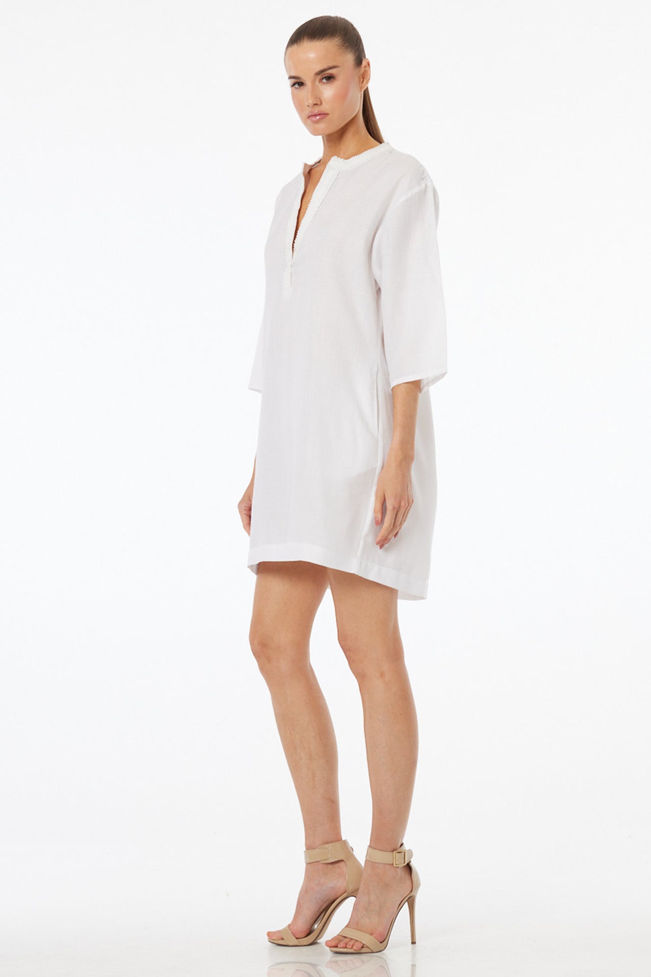 elegant tunic dresses S Luxury White Resort Dress with Relaxed Fit Silhouette, Minimal wardrobe style Neckline: Sweetheart neckline Crafted in lightweight H&M Has Dropped The Color:Silver & Gold