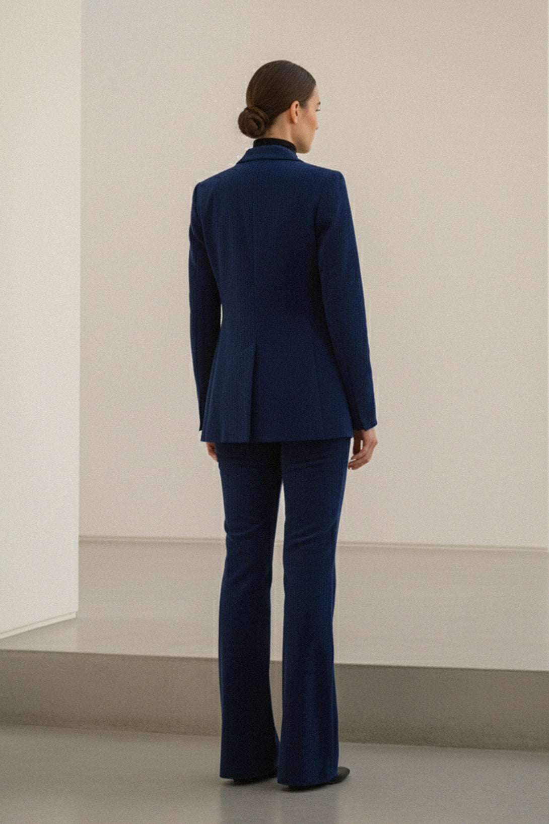 women’s navy blazer fashion trend, shahida