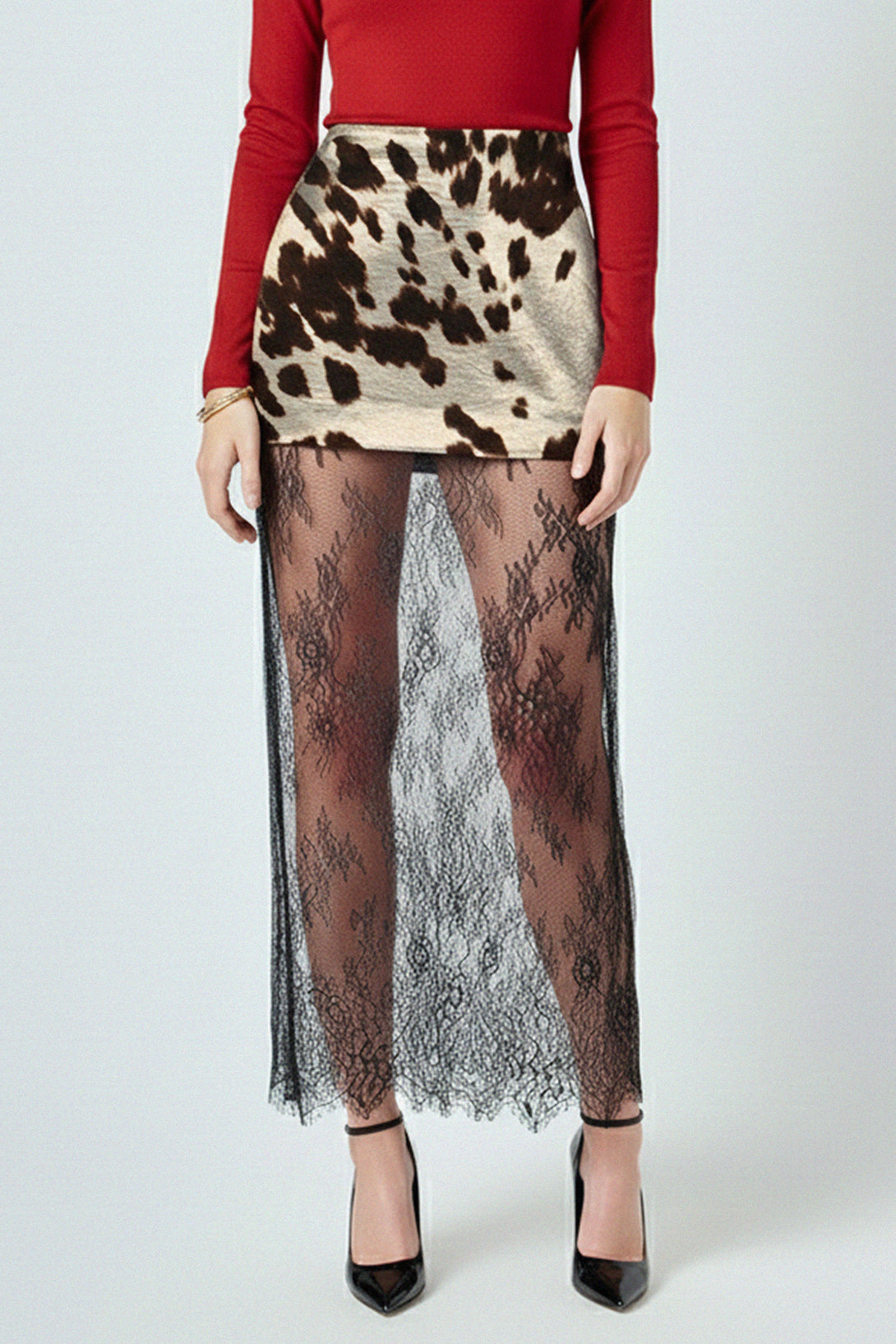 Shahida,
Flowing maxi silhouette,
Feminine lace hem design,
Summer evening outfit,