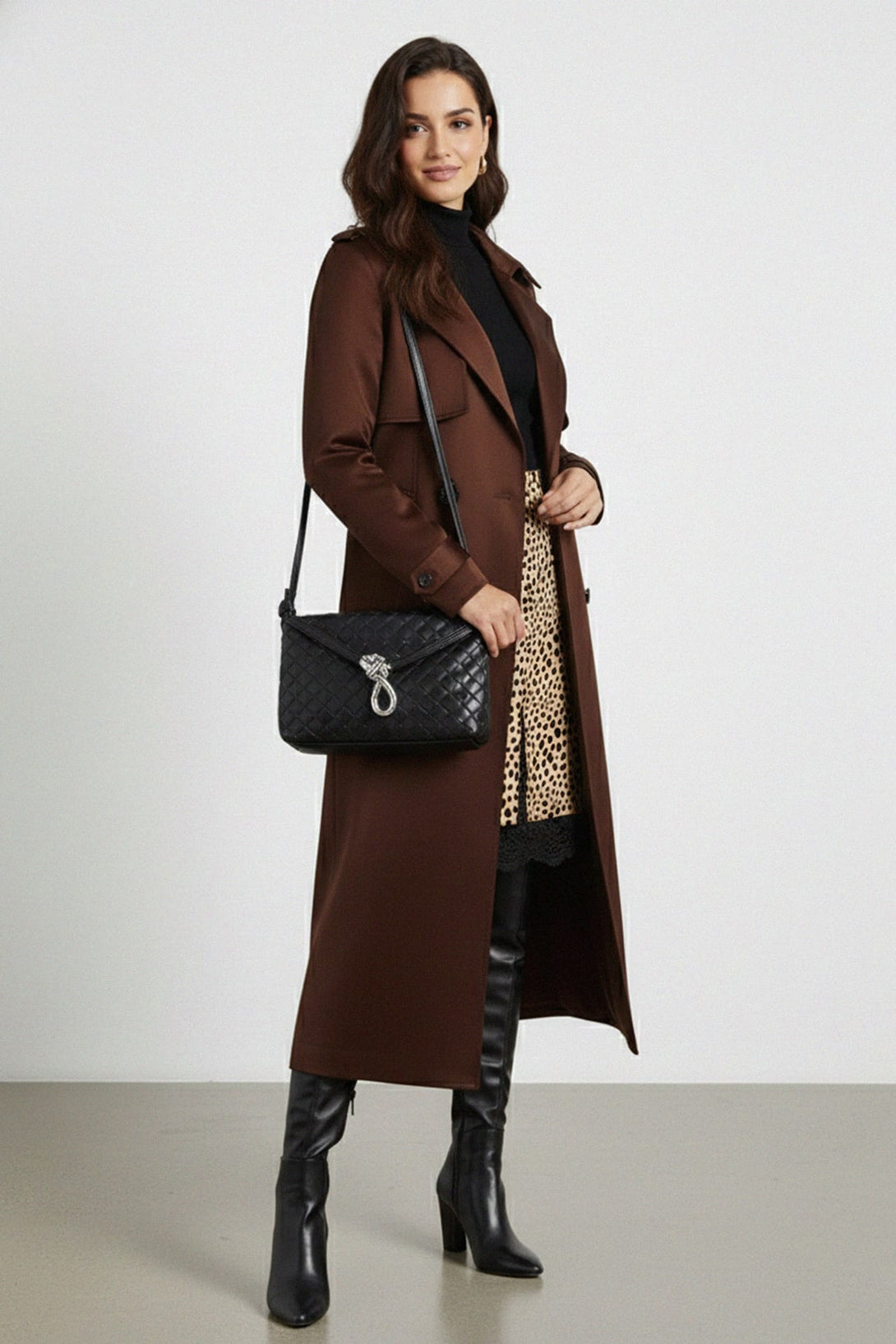 N ea Pari,
romantic lace trend,
feminine mini skirts,
lace trim outfit trend,