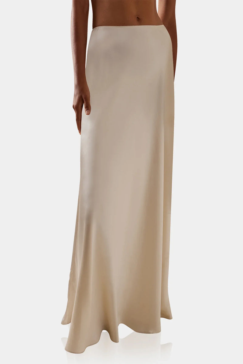 Shahida Parides,
silky white skirt,
silk skirts for women,
ladies silk skirt,